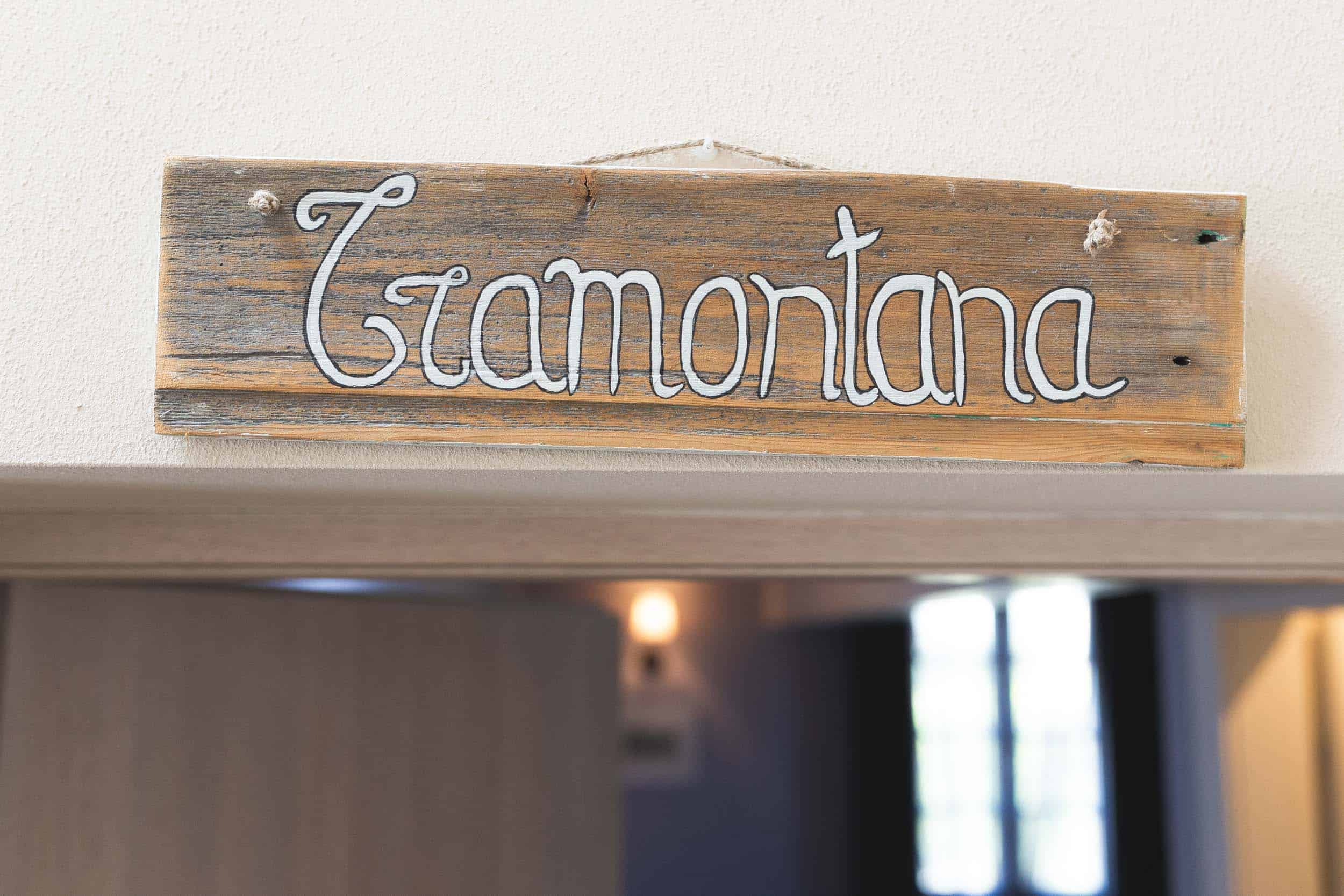 targa in legno con nome decorativo